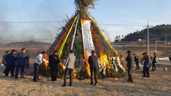 신안군 팔금면『풍년기원 정월대보름 달집태우기 행사』개최  1