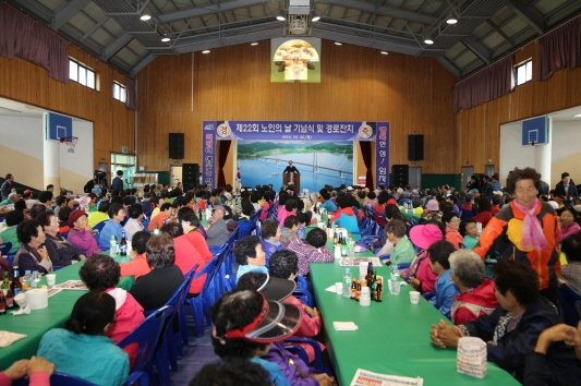 제22회 임자면 노인의 날 기념식 및 경로잔치 성료..“어르신의 노고에 감사드리며 노인의 날 행사를 지역축제의 장으로...” 3