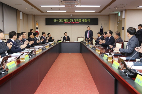 신안군 지역교육발전 장학기탁금 이어져...'현석산업개발(주) 강희석 회장, (재)신안군장학재단에 장학기금 3천만원 기탁' 1