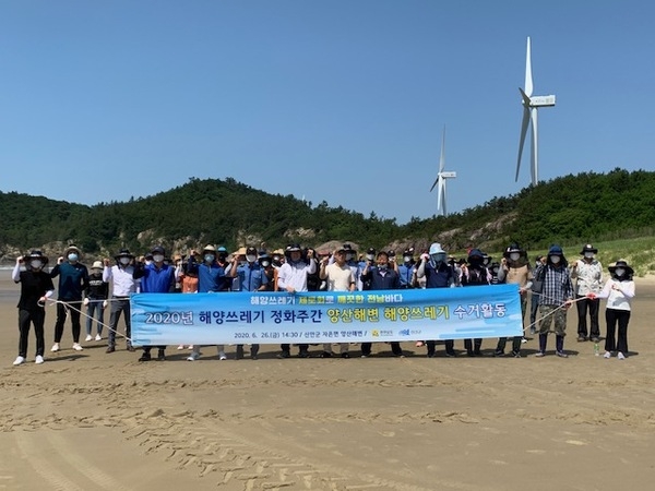 신안군 해양쓰레기 정화주간 맞아 해안가 정화활동 실시 1