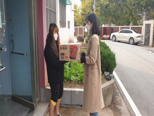  “신안군 학교밖 청소년지원센터‘코로나19극복’물품전달” 3