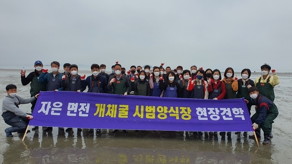 신안군, 간부 공무원 “개체굴 양식장” 현장견학..