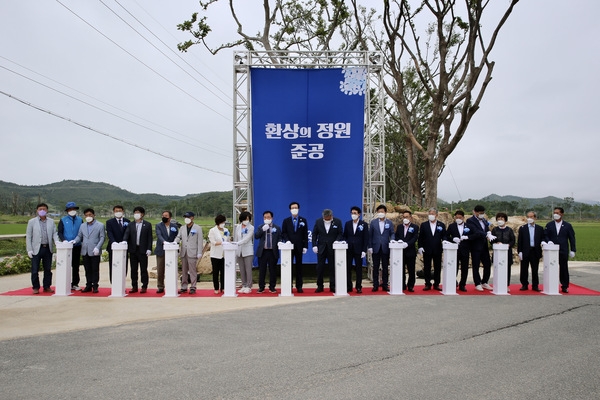 신안 도초도 팽나무 10리길‘환상의 정원’준공식 성료..'800만 송이 섬 수국 랜선 축제 10일간 개최' 1