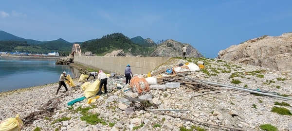 흑산면, 다도해 해양쓰레기 정화활동 실시 1