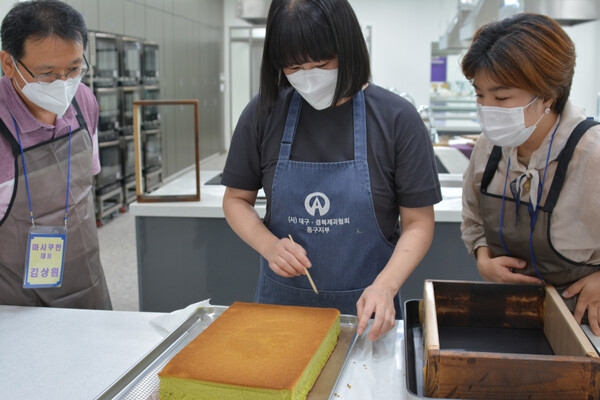 신안군, 대파카스테라로 관광객 입맛 사로잡는다!..