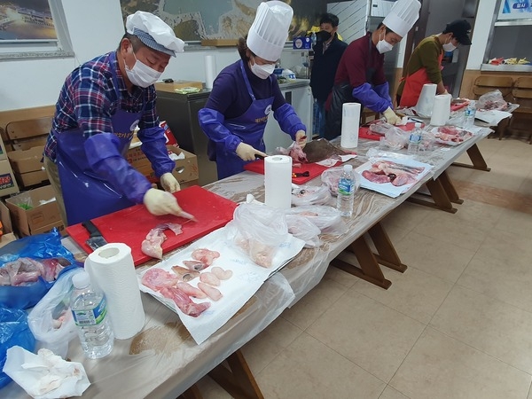 신안군, 제3기 홍어썰기학교 닻 올려..'홍어썰기학교 또다시 힘찬 항해' 2