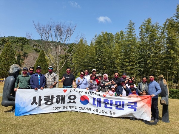 국방대 입교 외국군장교 가족들 신안군 퍼플섬 방문   3