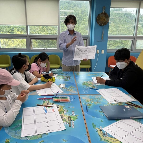 “그림책 선생님, 감사합니다.”..신안군 의 문화예술교육 프로그램에 참가자들 ‘엄지 척’ 2