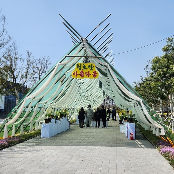 신안군 ‘2023 전국 새우란(蘭) 축제’ 5천여 명 다녀가..'새우란! 국민에게 한 걸음 다가가는 효과 톡톡' 2