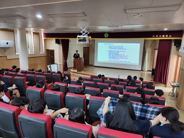 신안군 교육정책 특별보좌관 도초고등학교 순회특강(5차)..'열악한 교육여건에도 신안 섬지역 명문학교로의 길을 찾아가다' 2