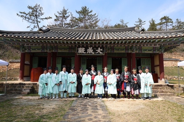 신안 지도향교, 공기 2575년 춘기 석전대제 봉행..'1897년 문묘(文廟) 배향 및 교육기관으로 건립, 127년 전통' 3