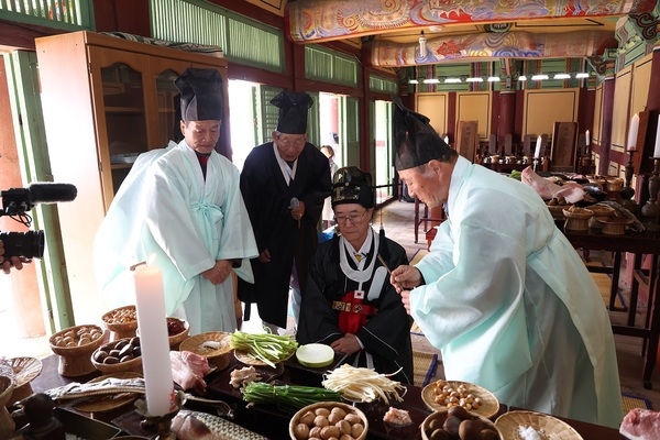 신안 지도향교, 공기 2575년 춘기 석전대제 봉행..'1897년 문묘(文廟) 배향 및 교육기관으로 건립, 127년 전통' 1