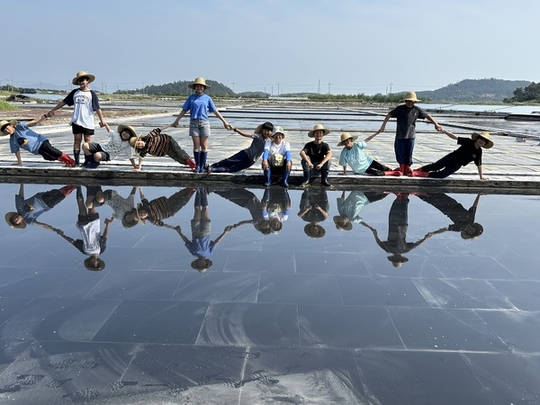 제주도 어린이들, 1004섬 온 까닭은?..'제주도 곶자왈작은학교, 안좌도 마을학교와 공동 모꼬지(MT)' 1