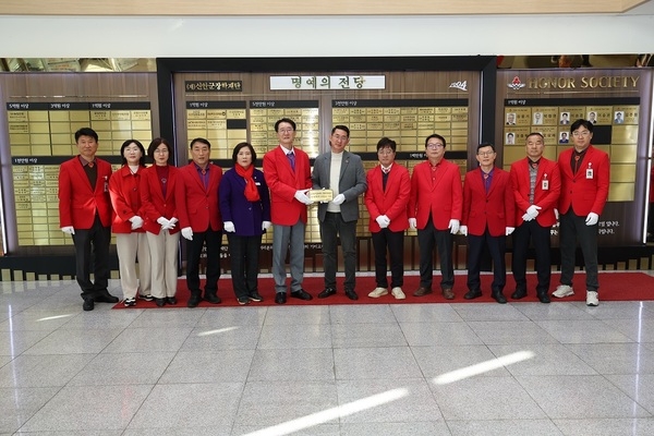 더원씨푸드 대표 남관우, 장학재단·사회복지공동모금회 2억 원 기탁..