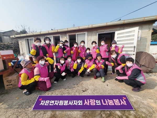 신안군 자은면 자원봉사자회, 취약계층을 위한 ‘희망의 청소 봉사’ 활동 펼쳐 1