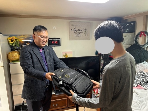 신안군 드림스타트, 책가방 지원으로 아동의 학업을 응원합니다! 1