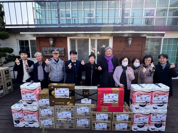 지도읍, 설 명절 맞아 사회복지시설에 온정의 손길 전해..