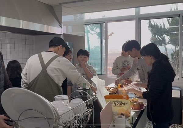 가족끼리 요리도 하고, 자전거도 타고..