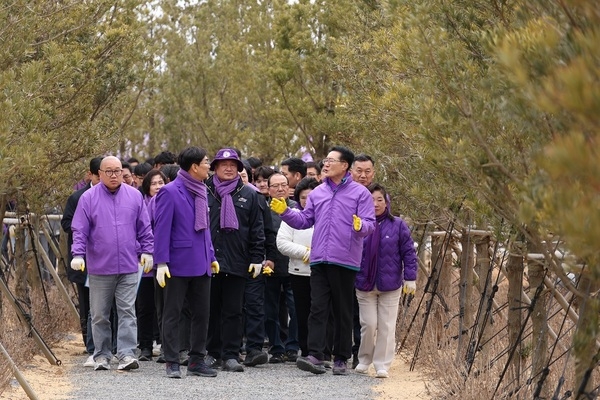 신안군, 전국 첫 식목행사 개최..
