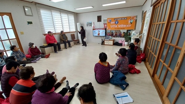 신안군, 노인 자살예방 내안애(愛) 프로그램 운영..