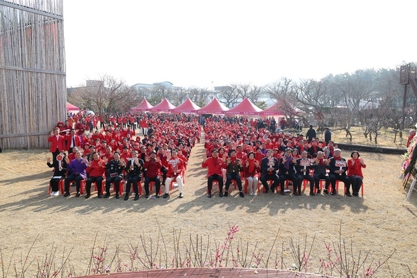 ‘2025 섬 홍매화축제’기다림 끝에 개막! 2