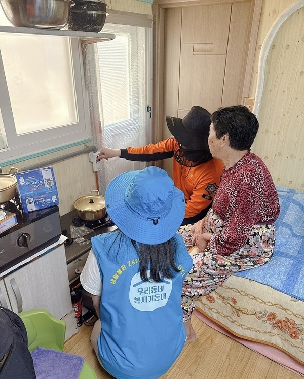 암태면 복지기동대, 신안 119 생활 순찰대와 협업 ‘우리 동네 안전을 지켜요’ 3