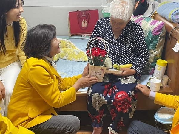 신안군 암태면 섬마을, 카네이션 꽃으로 물든 어버이날 행사 추진..'감사해 孝, 사랑해 孝 : 카네이션 물결' 2