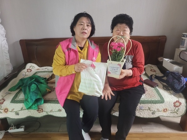 신안군 암태면 섬마을, 카네이션 꽃으로 물든 어버이날 행사 추진..'감사해 孝, 사랑해 孝 : 카네이션 물결' 3