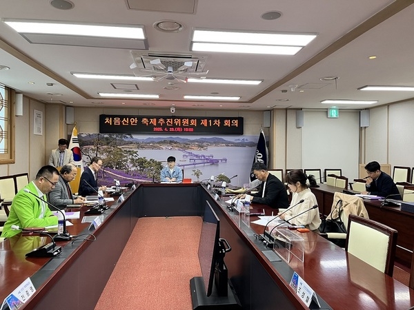 신안군, 공연 연출가 탁현민과 손잡고‘처음신안’축제 본격 시동..