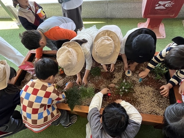 신안군 저녁노을미술관, ‘2025 박물관·미술관 주간’ 문화예술교육프로그램 성황리 마무리..'자연에서 휴식하는 시간을 가져 참여자들의 만족도 높아' 2