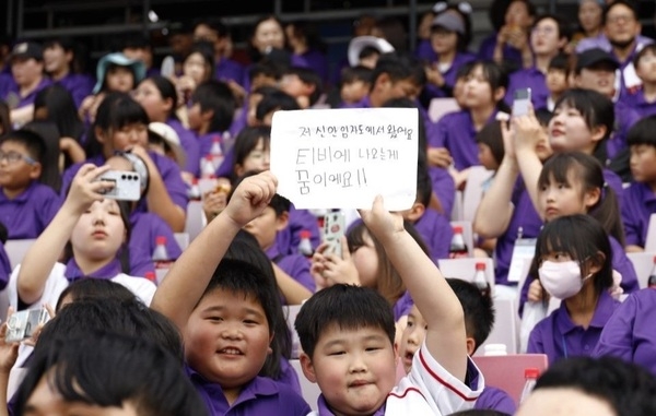 신안군복지재단, 섬 지역 학생들에 ‘프로야구 문화 체험’ 지원..'신안군 학생들, 프로야구 직관으로 특별한 하루 보내' 3