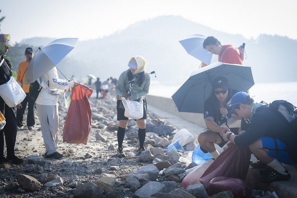 예술 파시, 캠핑도 즐기며 쓰레기도 줍고..'신안군, 고향올래 예술 캠핑 ‘메이크 섬 노이즈’ 개최' 2
