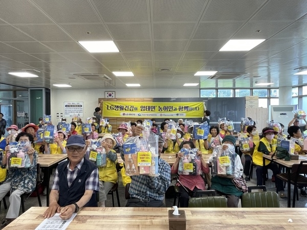 (사)희망을 나누는 사람들, 암태면에 1억 원 상당의 생필품 전달..'따뜻한 동행, 아름다운 나눔' 2