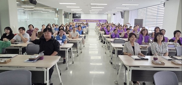 신안군, 2025년 노인맞춤돌봄·응급안전안심서비스 사업평가회 개최..'노인맞춤돌봄 및 응급안전안심서비스 내실화를 위한 협력과 소통의 시간' 3