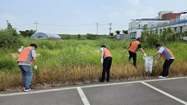 한국전력, 신안군 사회복지시설에 따뜻한 동행...'맞춤형 생필품 지원 및 구슬땀 봉사로 상생 실천' 3