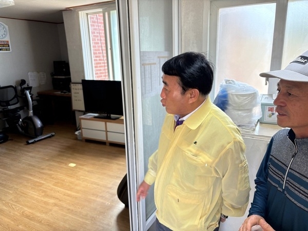 물샐틈없는 ‘현장 행정’…“군민 안전, 우리가 지킨다”..신안군, 여름 무더위 속 ‘군민 생명 지키기’ 총력 대응 2