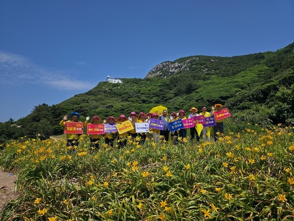 신안군 여성단체협의회-민주평화통일자문회의 신안군협의회, 2025년 평화공감 내 고장 탐방 성공적 개최..'평화·통일 공감대 형성 및 신안군 꽃 축제 홍보 앞장' 3