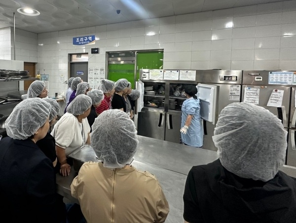 신안군 어린이·사회복지급식관리지원센터, ‘2025 조리 종사자 집합 교육' 개최..'한국폴리텍대학 전남 캠퍼스 방문으로 현장 역량 강화' 1