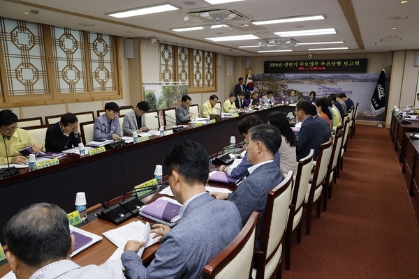 신안군, 2025년 상반기 주요업무 추진상황 보고회 개최..'군수 권한대행 주재로 167건 현안 점검 및 적극 대응 방안 논의' 1
