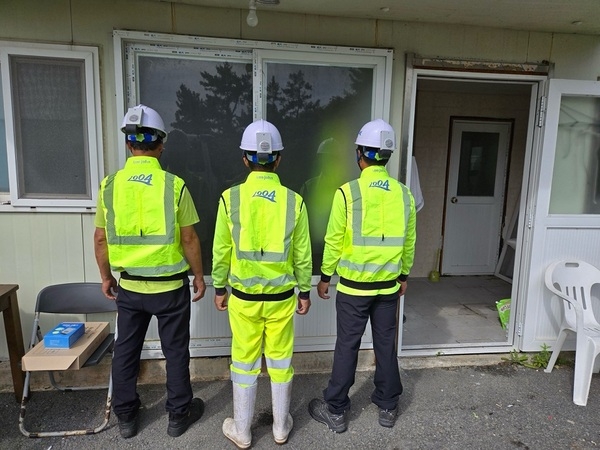 신안군, 청소행정 종사자 온열질환 예방 총력전..'폭염 5대 수칙 ‘물, 바람·그늘, 휴식, 보냉장구, 응급조치’ 예방체계 강화' 4