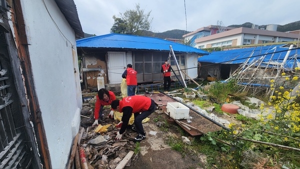 신안군 흑산면, 취약계층 주거환경 개선 봉사활동 펼쳐..