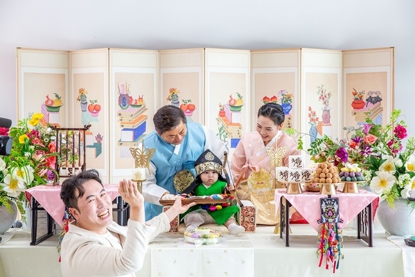 신안군, 섬마을에서 열린 다문화가정 자녀의 특별한 ‘찾아가는 돌잔치’..'국가유산진흥원 협력, 문화 향유 기회 확대 및 안정적인 지역사회 정착 지원' 2