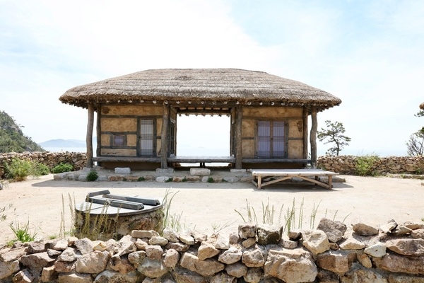 신안군, 주한 대사 부인 초청 ‘꽃 예술 전시회·예술섬 팸투어’ 개최..'국제꽃장식대회의 서막, 12개국 대사 부인과 함께 신안 예술섬 세계로' 3