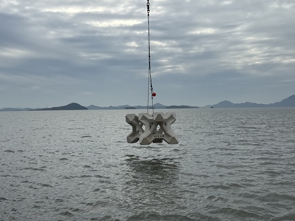 신안군, 다이아몬드 해역에 인공어초 추가 투하로 수산자원 회복, 낚시터 조성 ‘두 배 효과’..