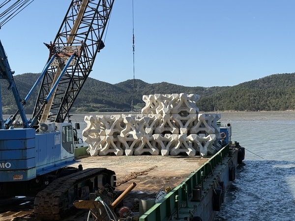 신안군, 다이아몬드 해역에 인공어초 추가 투하로 수산자원 회복, 낚시터 조성 ‘두 배 효과’..
