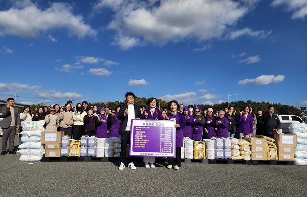 신안군복지재단, 2025 사랑의 김장재료 후원 물품 전달식 개최..'10개 기관 따뜻한 마음모아 김장재료 2,020만 원 상당 후원' 1