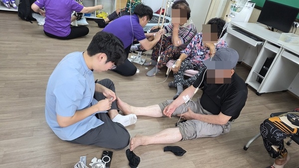 신안군 공립요양병원, 안좌면 찾아 '따뜻한 의료봉사' 펼쳐..