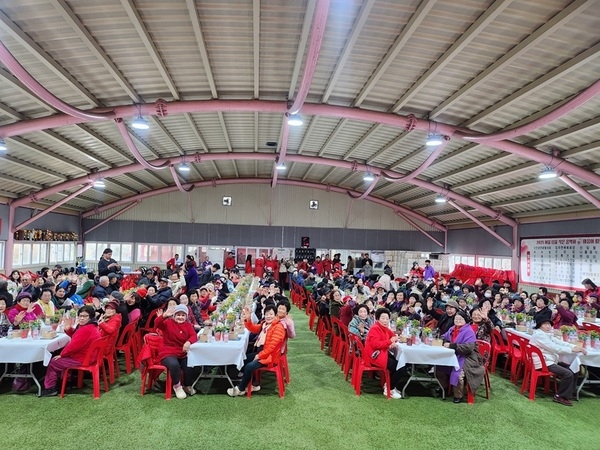 신안군 임자면, ‘어울더울 작은 음악회’로 따뜻한 위로와 마음 전해..'임자면 지역사회보장협의체, ‘어울더울 작은 음악회’ 개최' 2