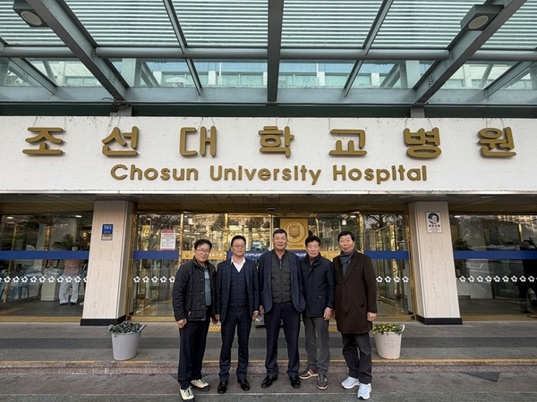 팔금면 진고리 주민들, 8개월 아기 모야모야병 치료비 600만 원 성금 전달 1