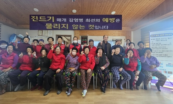 ‘밭일은 즐겁게, 진드기는 멀리!’..압해읍 어르신 대상 찾아가는 진드기 매개 감염병 예방교육 실시 1